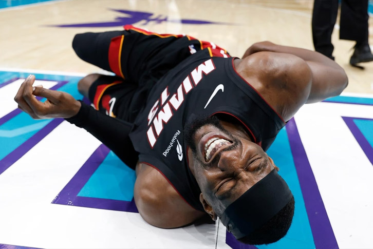 Bam Adebayo rời sân trong đau đớn vì LaMelo Ball chơi xấu