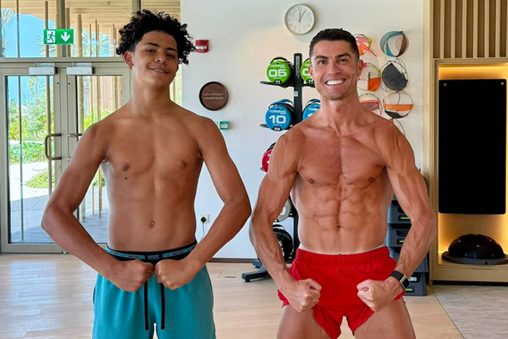 Cristiano Ronaldo Cha - Con cùng một đội tại Al-Nassr