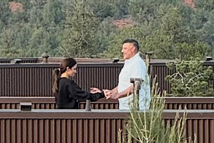 Mike Vrabel và Dianna Russini đều đã có gia đình riêng