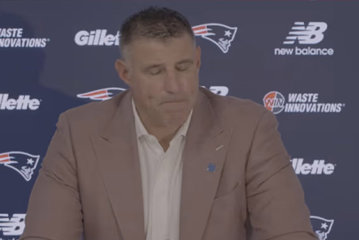 Mike Vrabel tiều tuỵ trong họp báo trước mùa giải
