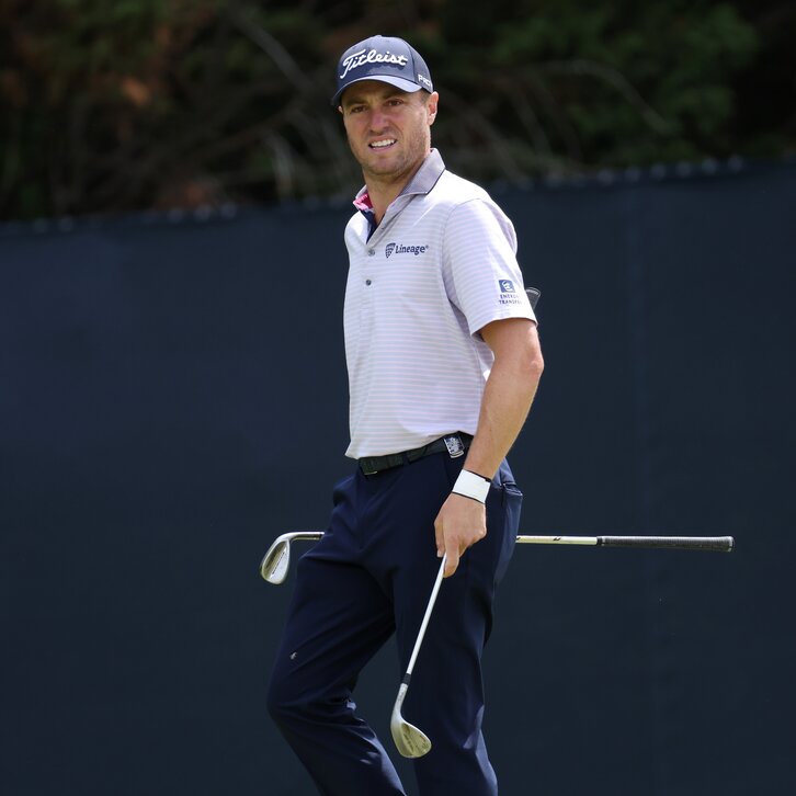 Justin Thomas với phong cách quý ông sân golf cổ điển