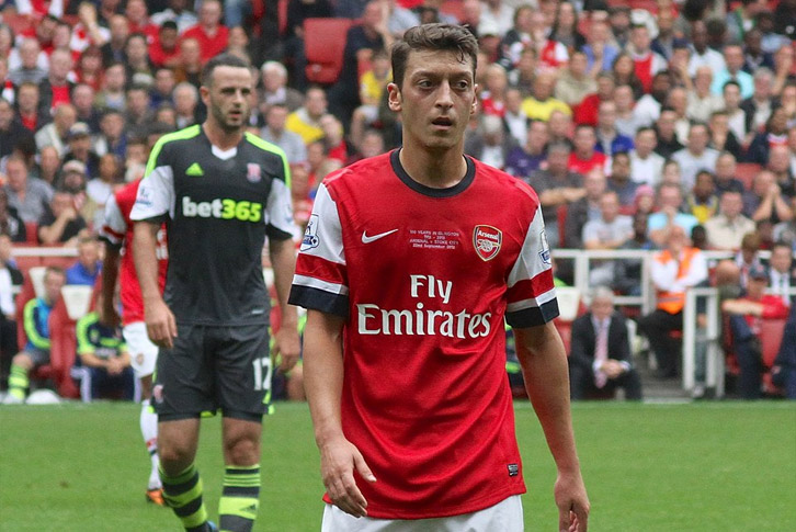 Đời tư gặp tràn scandal cầu thủ bóng đá Mesut Özil