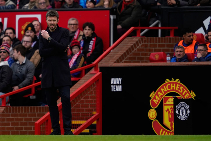 Đồng đội cũ phán xét Michael Carrick dù MU đã được nâng điểm