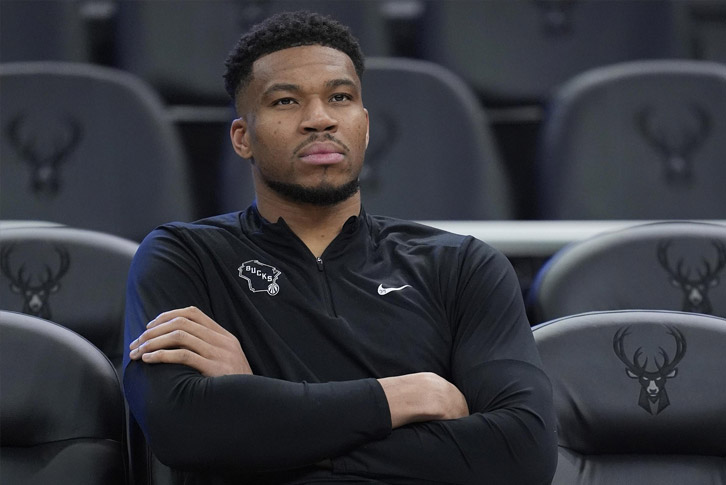 Giannis Antetokounmpo thất vọng trên ghế dự bị Milwaukee Bucks