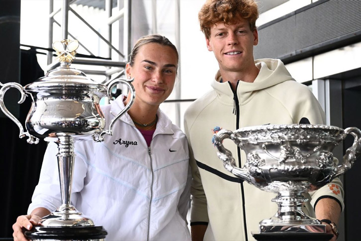 Jannik Sinner và Aryna Sabalenka phản ứng với truyền thông tại Roland Garros