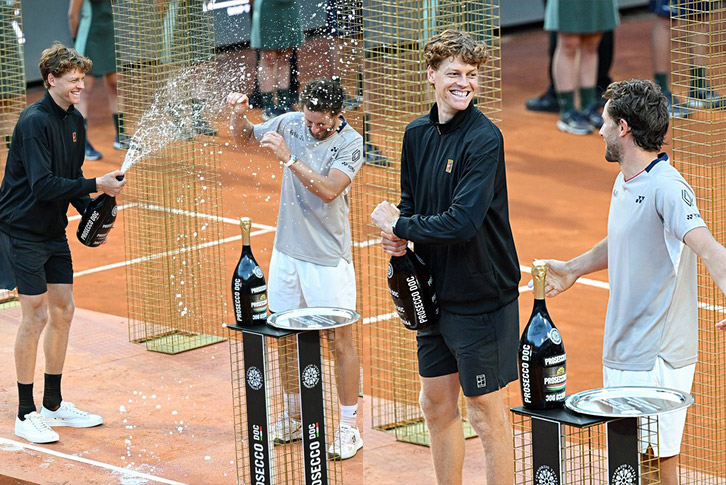Jannik Sinner ăn mừng chức vô địch Rome Open 2026