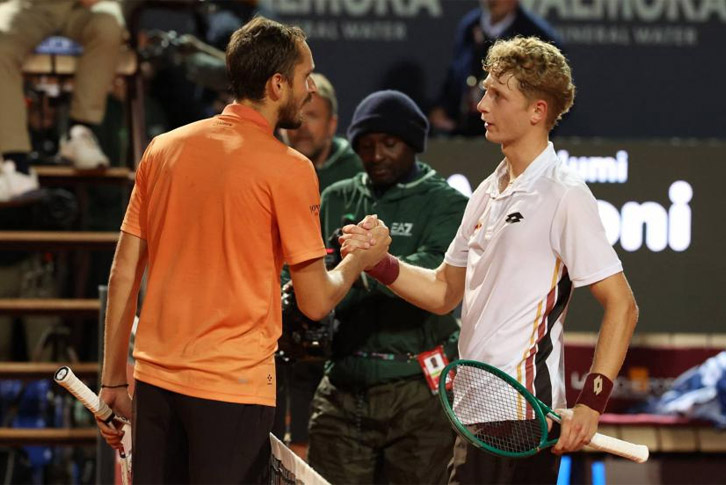 Martin Landaluce gặp Daniil Medvedev tại tứ kết Rome Open 2026