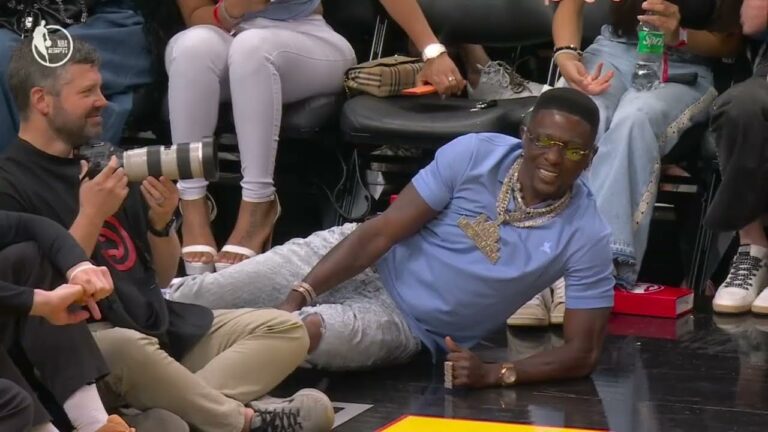 Từ sân bóng đến ‘sàn WWE’: Jalen Brunson và cú crash khiến Boosie Badazz nằm gục Từ sân bóng đến ‘sàn WWE’: Jalen Brunson và cú crash khiến Boosie Badazz nằm gục