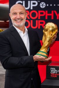 1998 – Chiếc cúp bản sao và câu chuyện hài hước của Frank Leboeuf