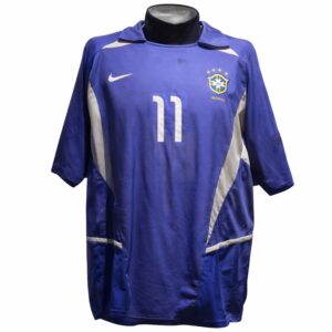 2002 – Chiếc áo đấu của Ronaldinho trong trận cầu siêu phẩm với Anh