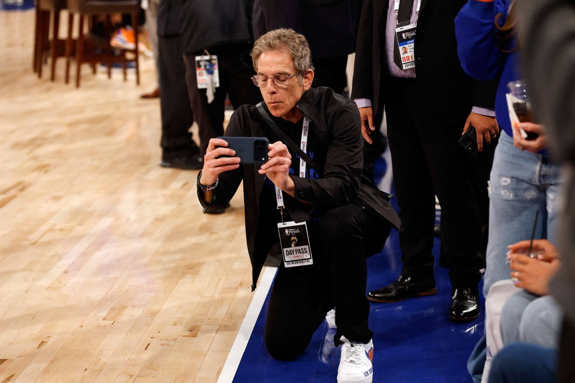 Tài tử Ben Stiller tập trung theo dõi diễn biến trận 4 NBA Finals