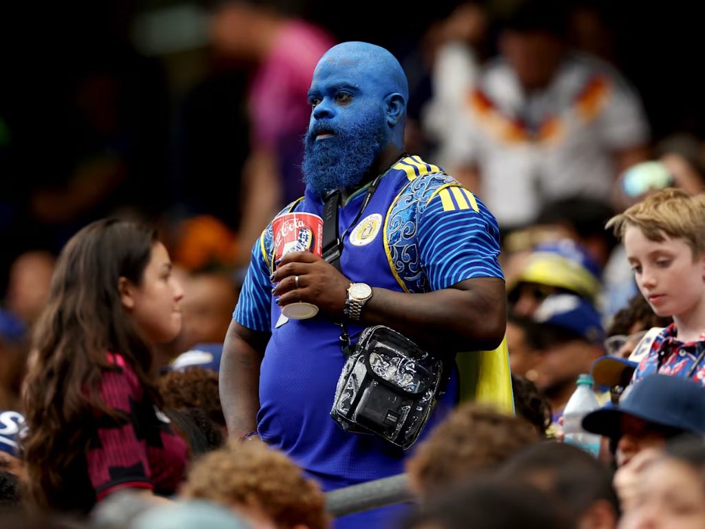 Cổ động viên Captain Blue Face của tuyển Curacao