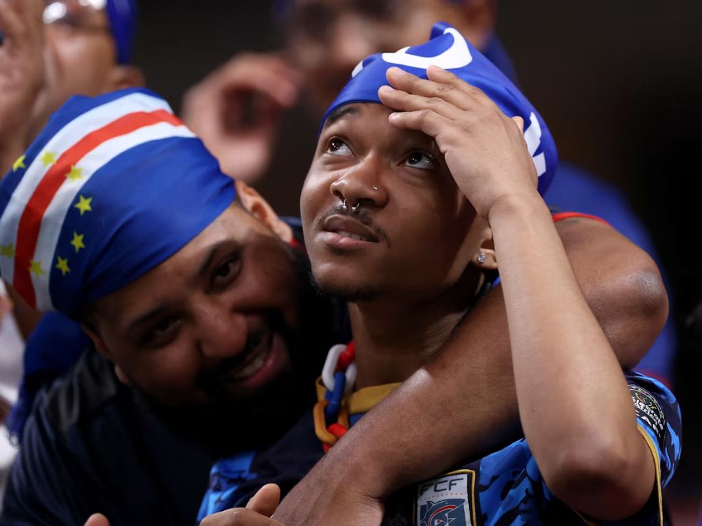 Cổ động viên Cape Verde vỡ òa sau trận hòa Tây Ban Nha
