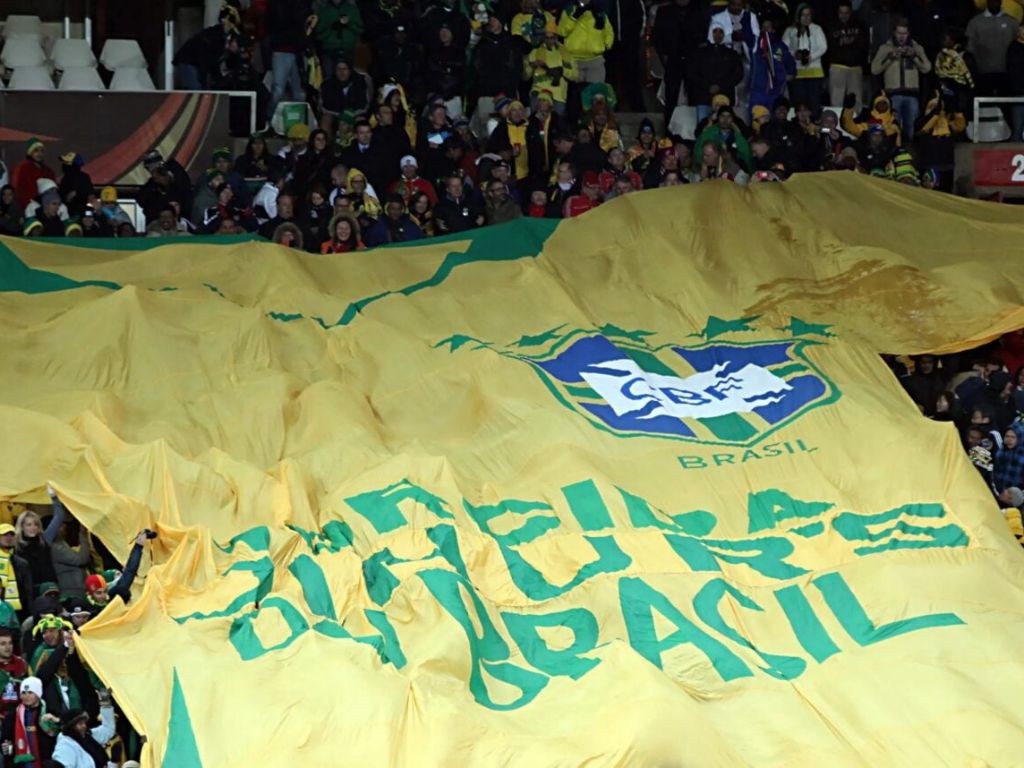 Đại kỳ Brazil khổng lồ thắp sáng sân cỏ Nam Phi