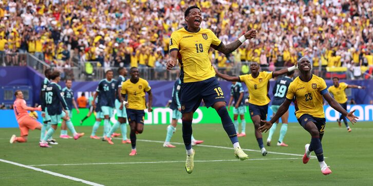 Ecuador và thứ bóng đá cơ bắp đầy tốc độ