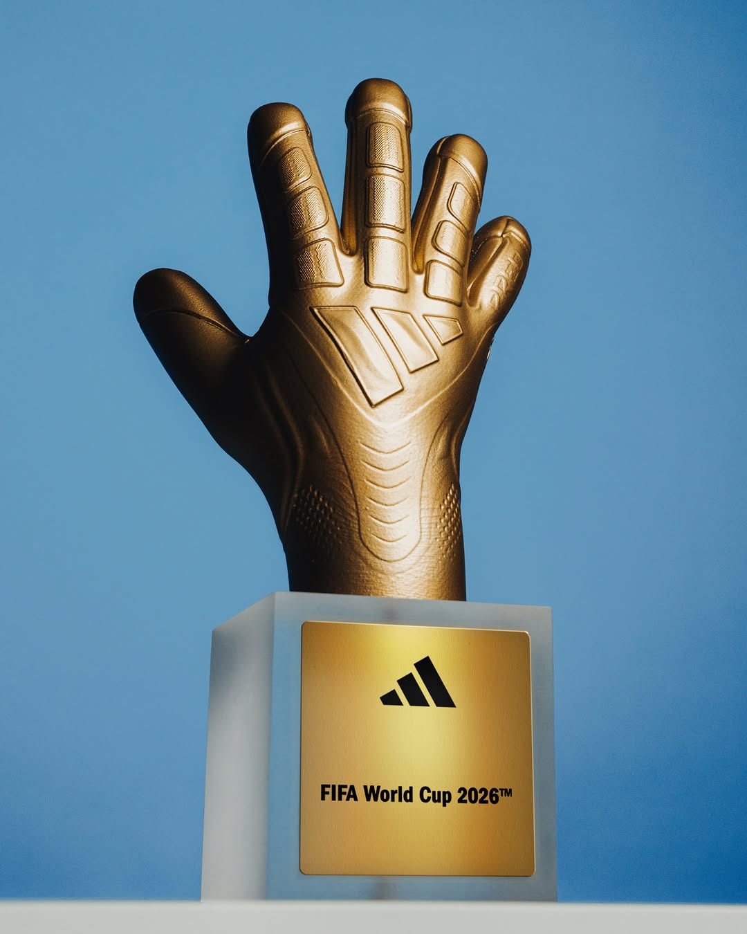 Găng tay vàng World Cup 2026 được Adidas thiết kế