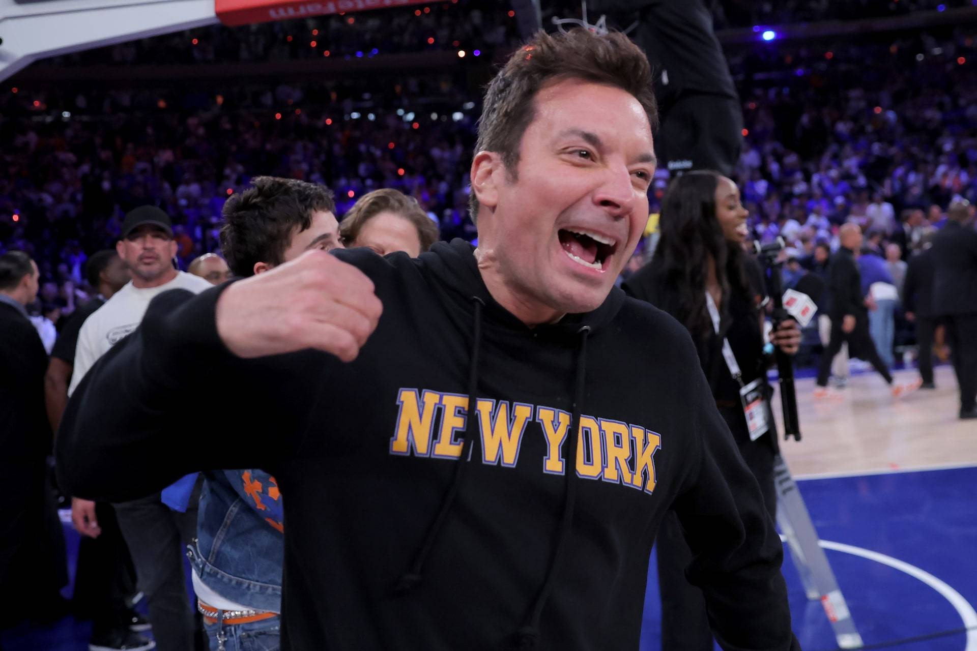  Biểu cảm của Jimmy Fallon khi đội bóng Knicks giành chiến thắng trận 4