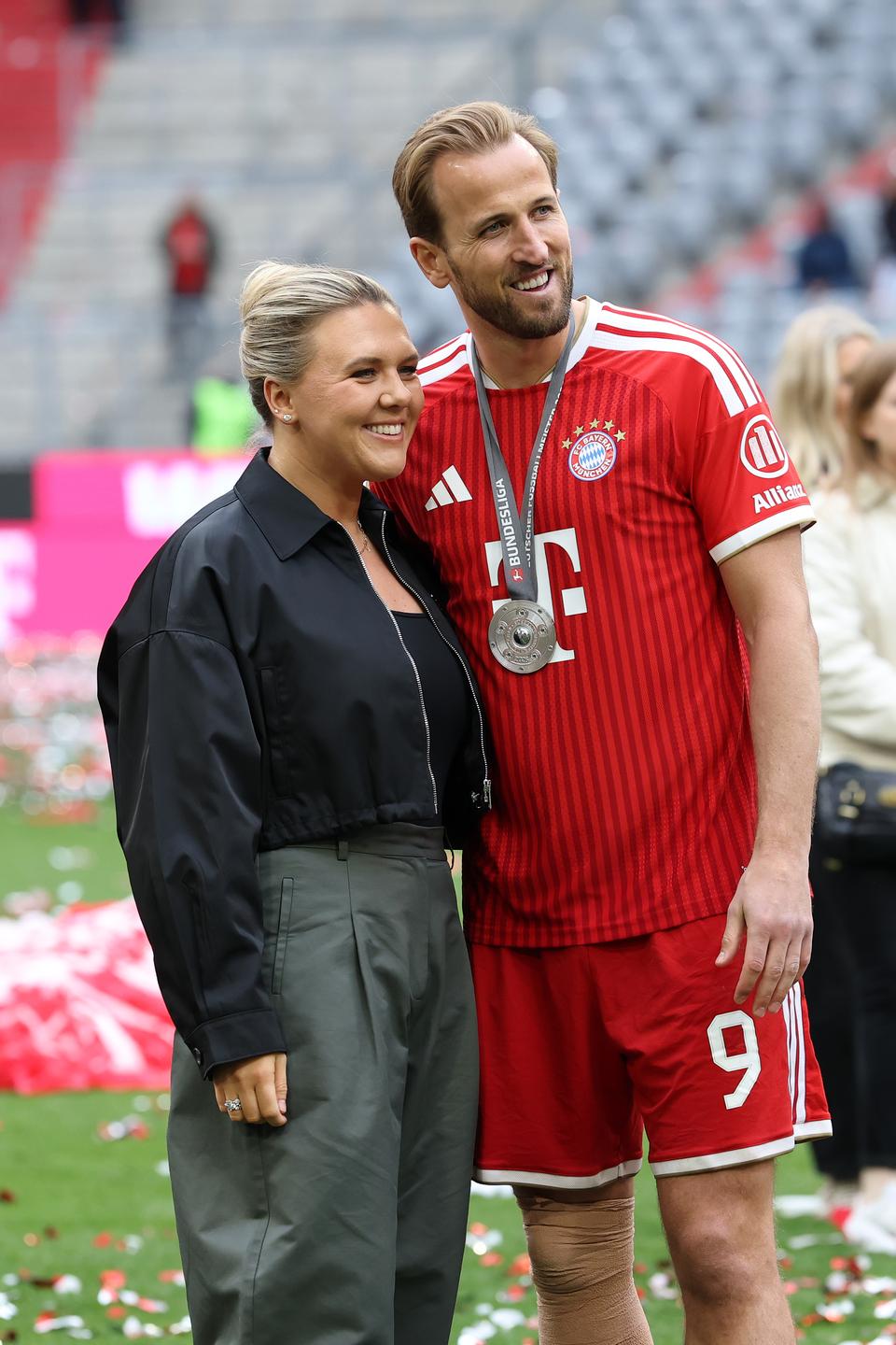 Katie Goodland và Harry Kane