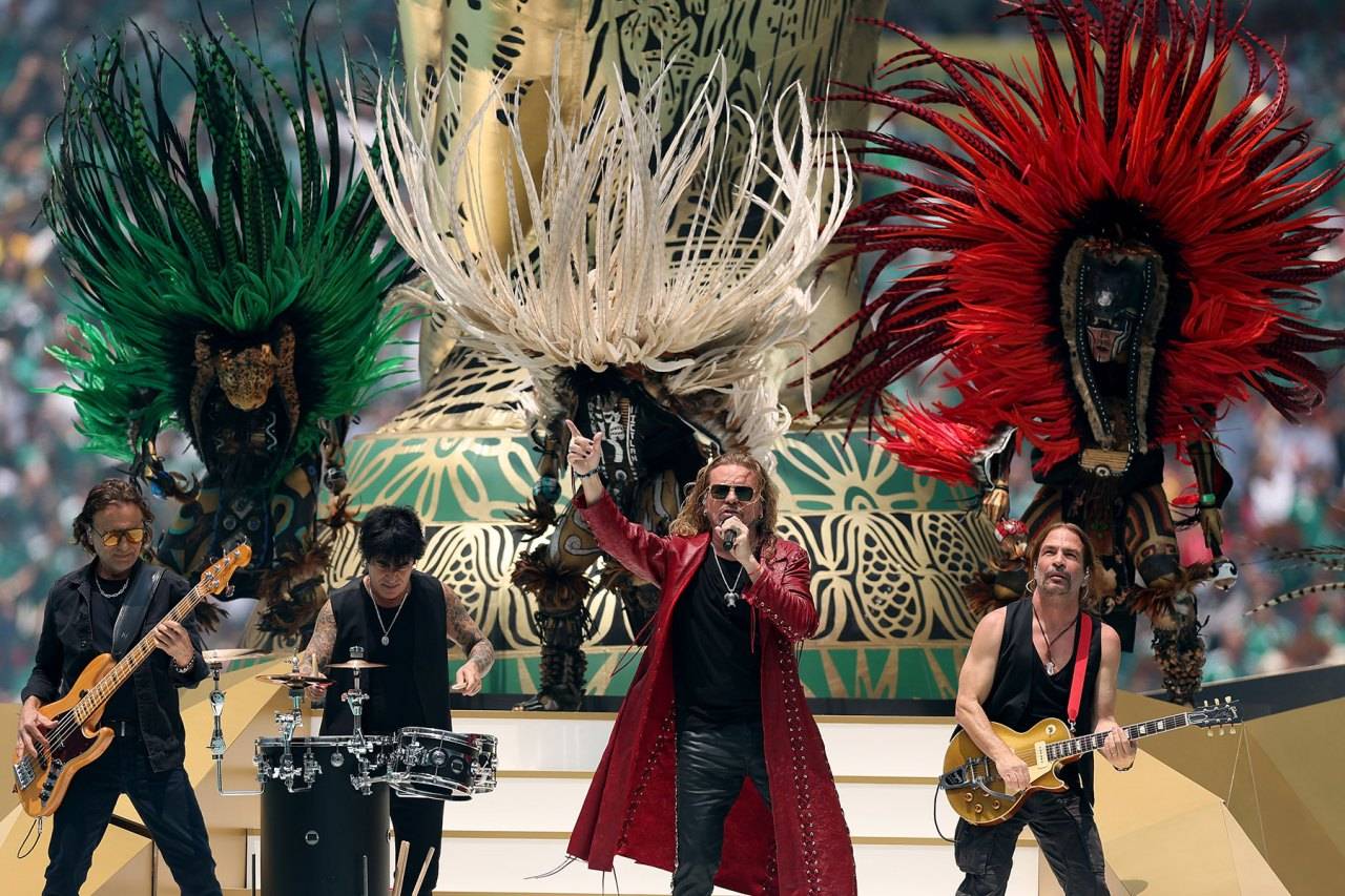 Ban nhạc rock Maná mang đến những giai điệu rực lửa tại lễ khai mạc ở Mexico