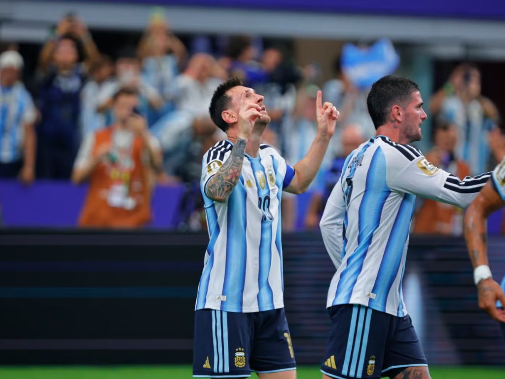 Messi ăn mừng sau khi ghi bàn thắng đầu tiên trong trận đấu giữa Argentina và Áo