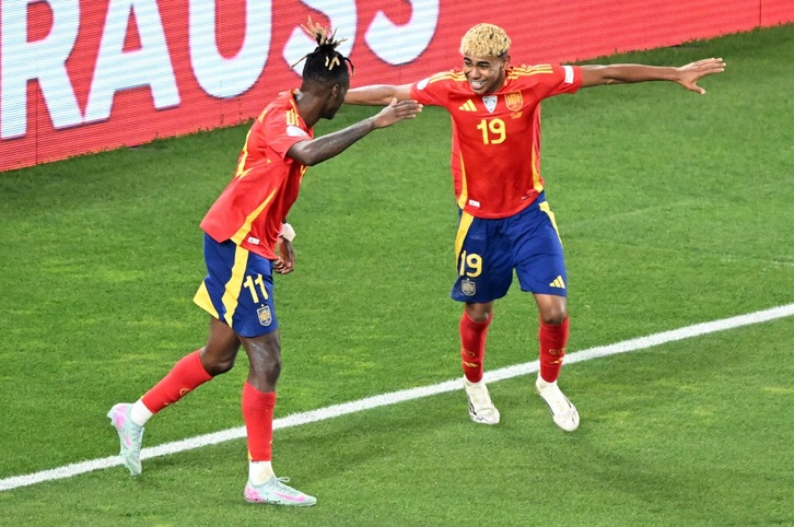 Tây Ban Nha: Bản lĩnh nhà vua và mục tiêu né "khúc xương" Argentina