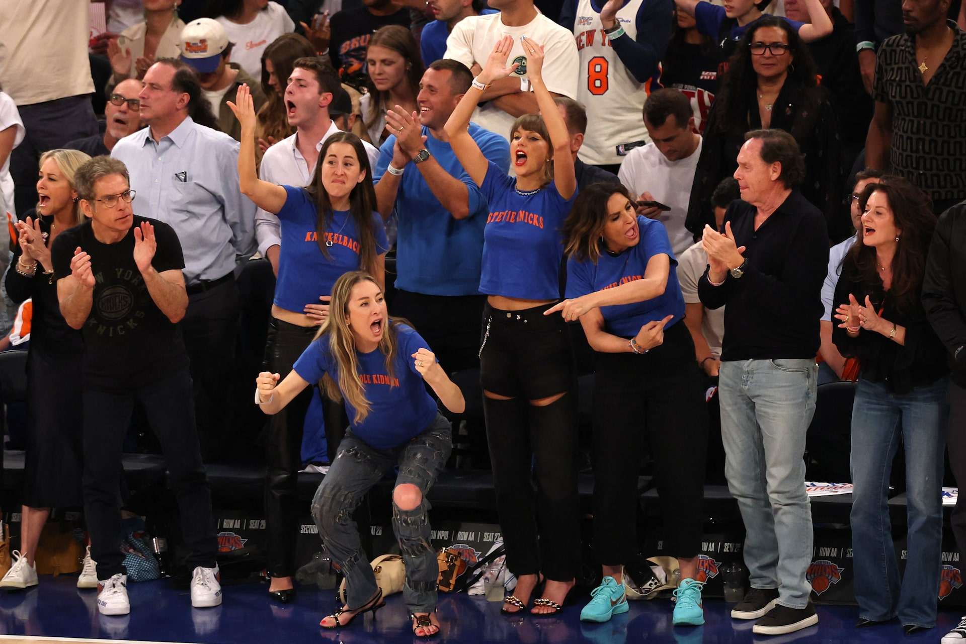 Taylor Swift cùng hội bạn thân ngôi sao xem hiệp 3 trận 4 NBA Finals