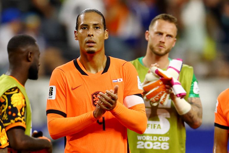 Trung vệ đội trưởng Virgil van Dijk không giấu nổi sự thất vọng