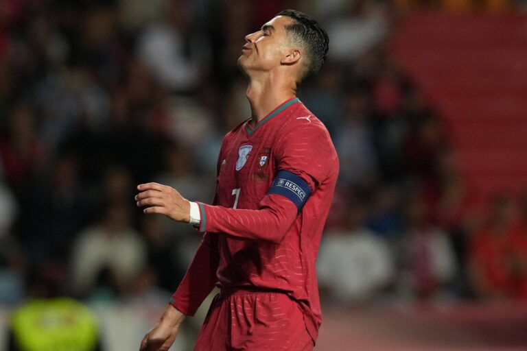 World Cup 2026: Vì sao Ronaldo phải chơi giải đấu để đời mới mong chạm tay vào cúp vàng? World Cup 2026: Vì sao Ronaldo phải chơi giải đấu để đời mới mong chạm tay vào cúp vàng?