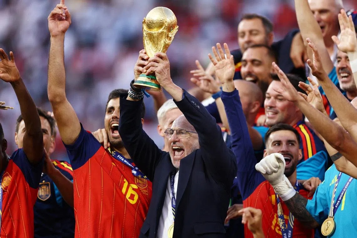 HLV Luis de la Fuente đưa Tây Ban Nha lên ngôi vô địch World Cup 2026