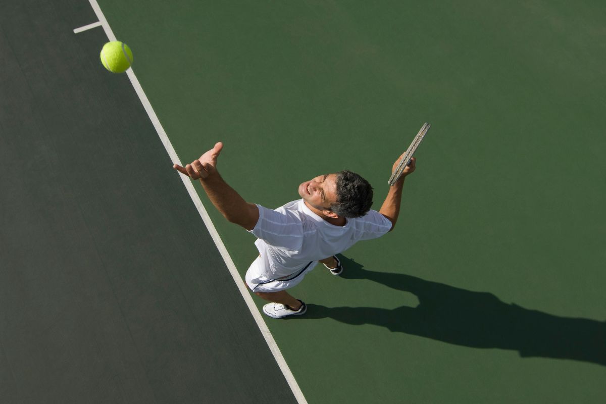 Kỹ thuật phát bóng khi chơi tennis