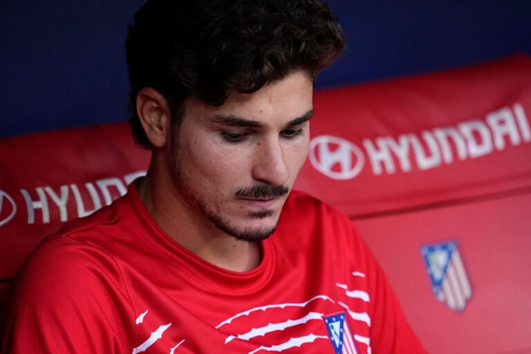 Atlético Madrid họp khẩn về tương lai Julián Álvarez giữa sự quan tâm từ Barcelona và Arsenal