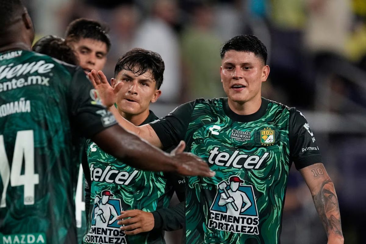 Daniel Arcila ấn định tỷ số 3-2 cho León