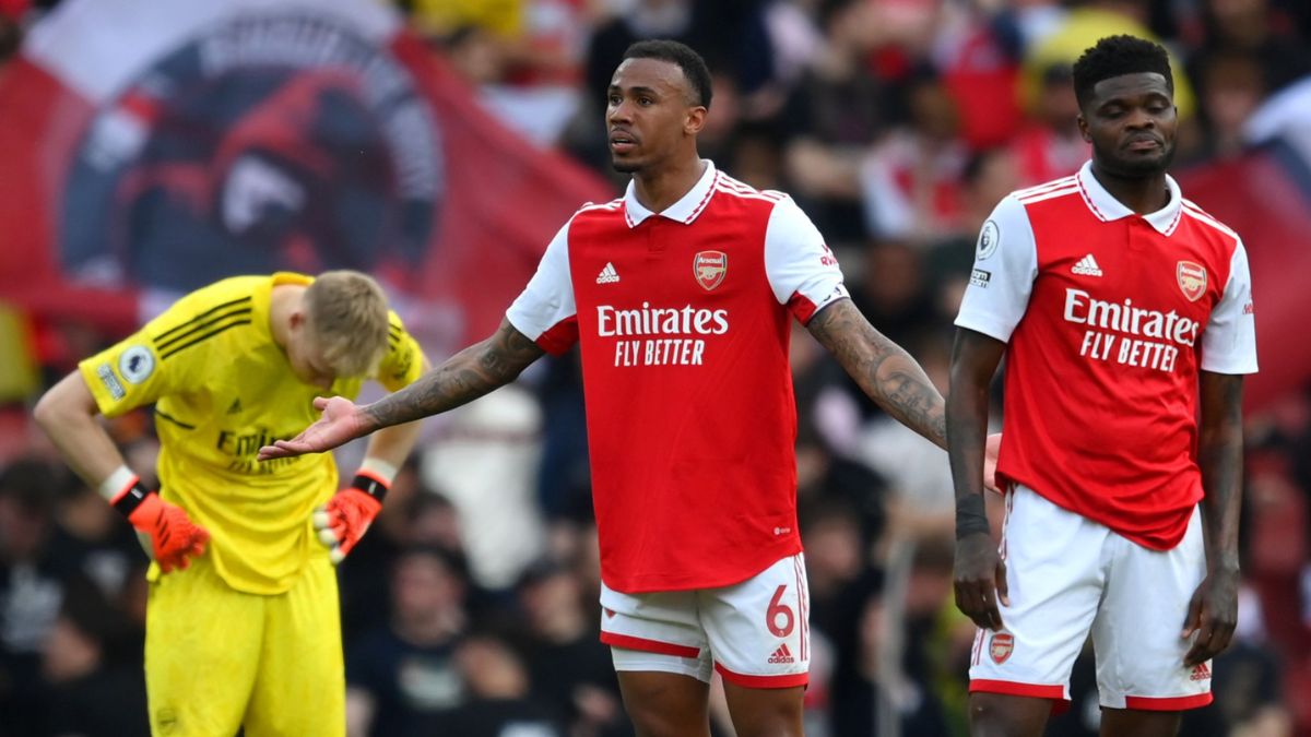 Arsenal nhận thất bại đắng ngắt 0-3 trước Brighton
