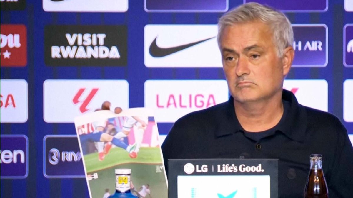 Mourinho chỉ trích công tác trọng tài sau trận thua derby Madrid