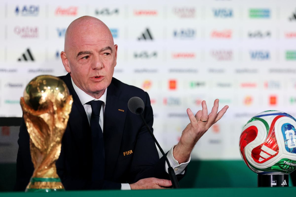 Nguồn cơn cuộc khủng hoảng 20 tỷ USD và bước lùi của UEFA