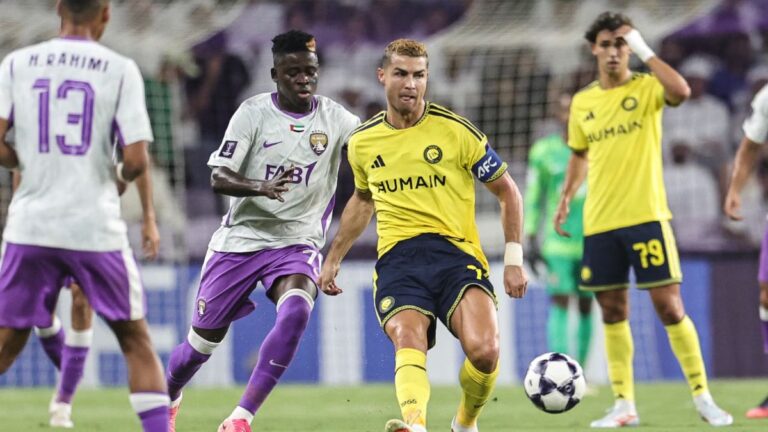 Ronaldo ức chế trong trận thua thảm 0-4 của Al Nassr