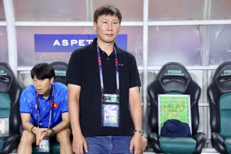 Việt Nam thua Thái Lan 0-2: Thất bại đầu tiên của HLV Kim Sang-sik Việt Nam thua Thái Lan 0-2: Thất bại đầu tiên của HLV Kim Sang-sik